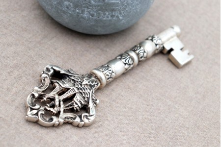 Saca rolhas em prata em forma de chave